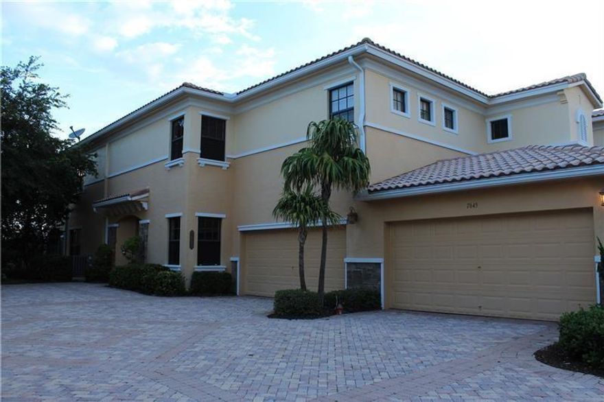 Gorgeous coach home in prestigious, gated community of Parkland Golf & Country Club.  Unit is loaded with upgrades, including granite in the kitchen and bathrooms, stainless steel appliances, in the gourmet kitchen.  Crown molding, spectacular, marble and hardwood flooring and more.  Community has a Greg Norman signature golf course and clubhouse, which houses a restaurant, pool and spa/gym.  Zoned for best schools.  Quiet neighborhood with professional residents.  Easy access to Sawgrass Expressway.