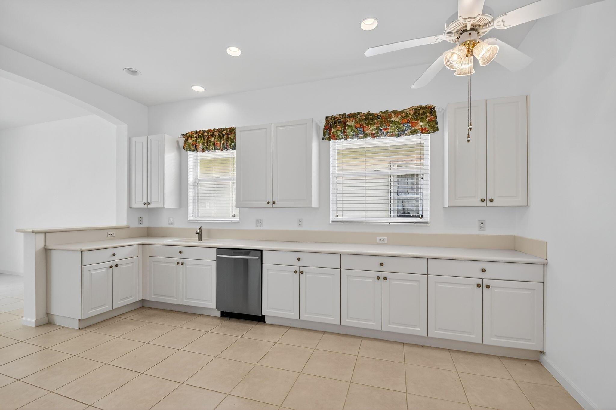 West Palm Beach, Florida 33411, United States, 3 Bedrooms Bedrooms, ,2 BathroomsBathrooms,Residential,Pending,209478