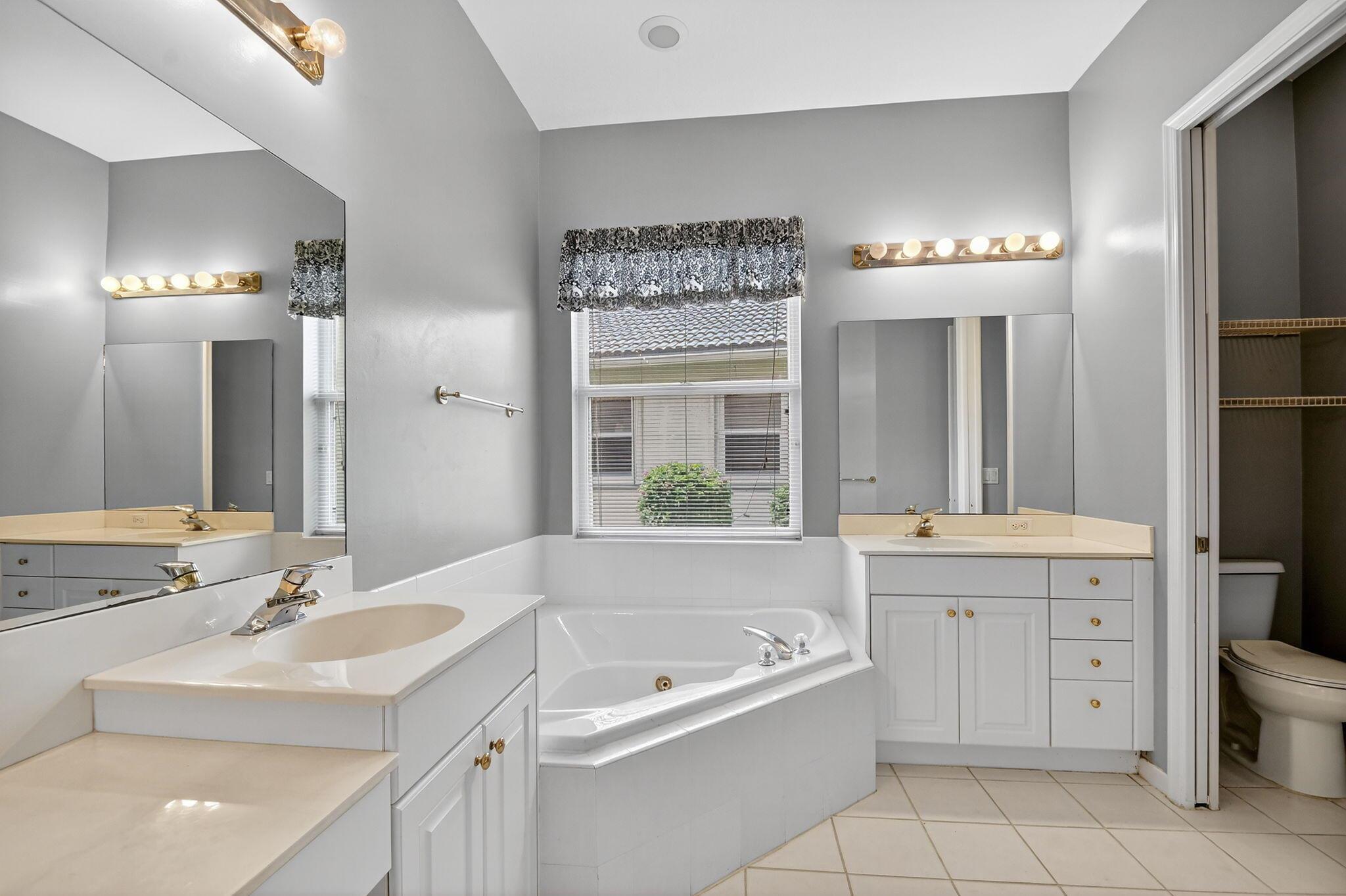 West Palm Beach, Florida 33411, United States, 3 Bedrooms Bedrooms, ,2 BathroomsBathrooms,Residential,Pending,209478