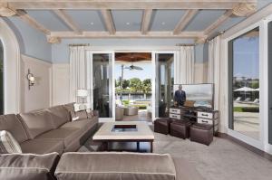 ROYAL PALM YACHT & COUNTR - Residential