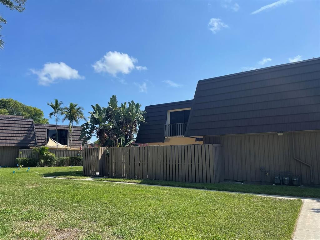 Photo of 905 9th Court, Palm Beach Gardens, FL 33410 (MLS # R10809654)