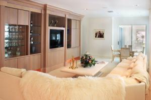 DELRAY BEACH ESTATE - Residential