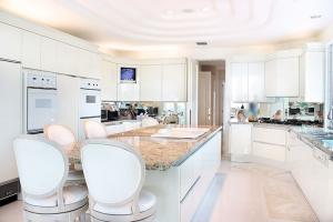 DELRAY BEACH ESTATE - Residential