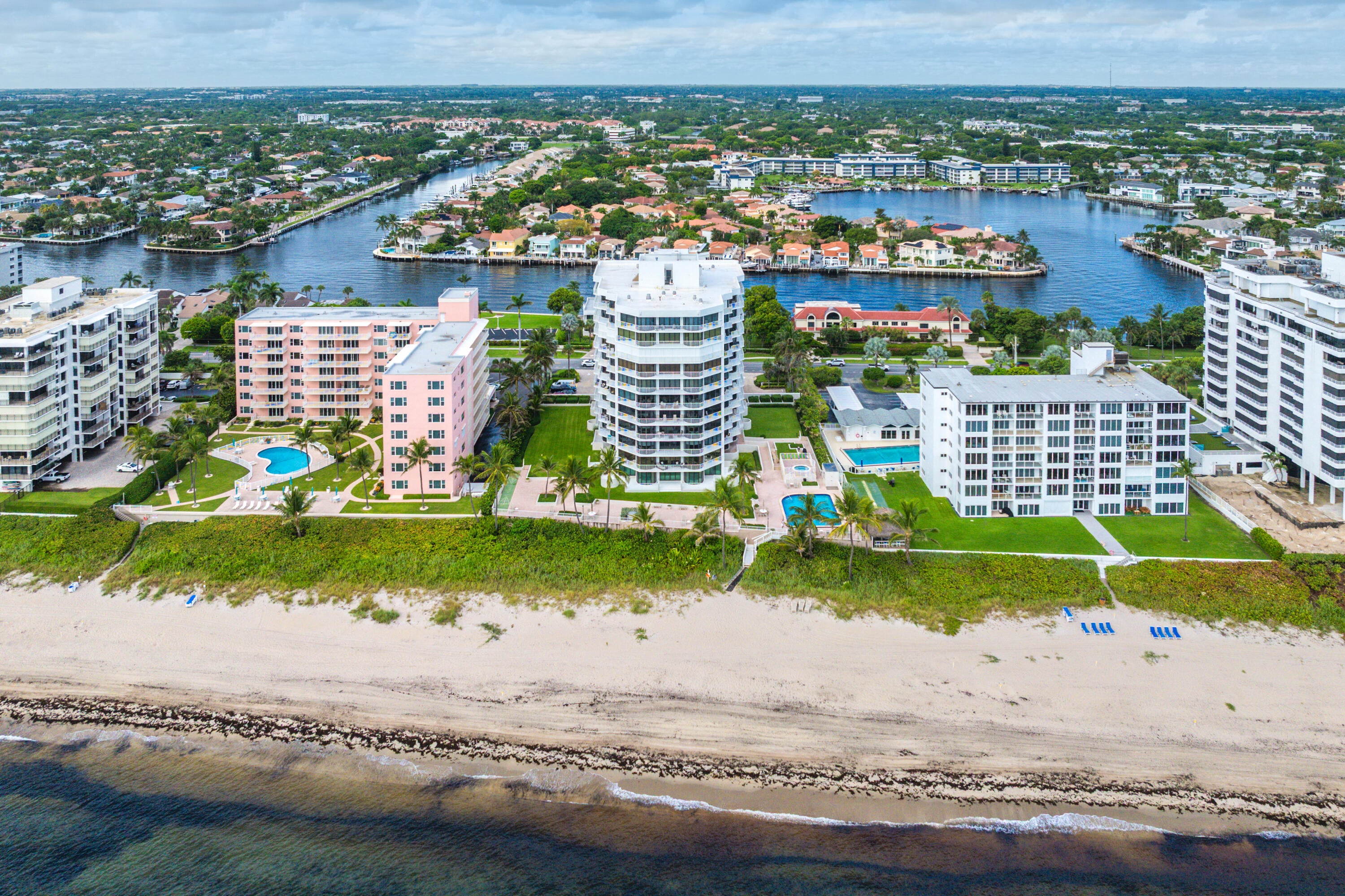 2917 S Ocean Boulevard 104, Highland Beach, FL, 33487/$1,550,000 2 2917 S Ocean Boulevard 104