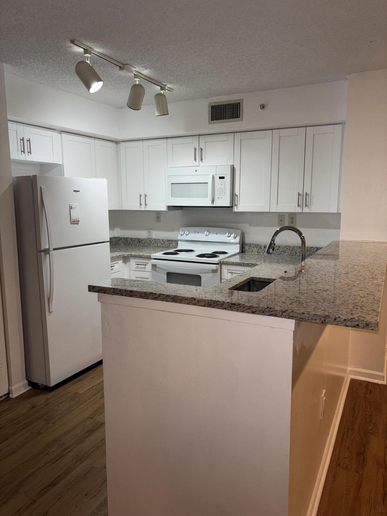 St Andrews At Boynton Beach Condo - Residential Lease