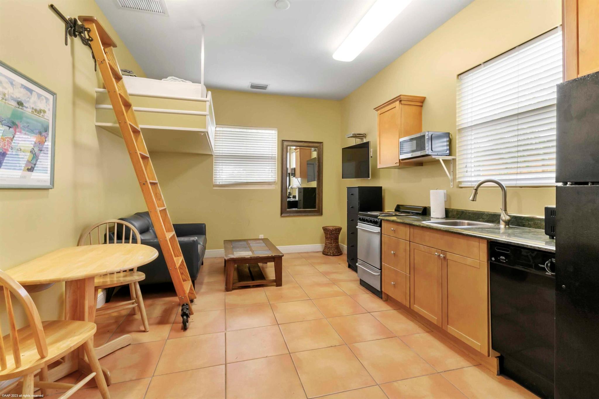 SADDLE TRAIL PARK OF WELL - Residential