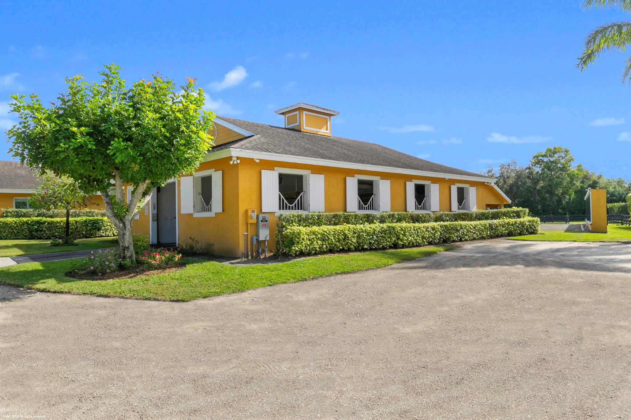 SADDLE TRAIL PARK OF WELL - Residential