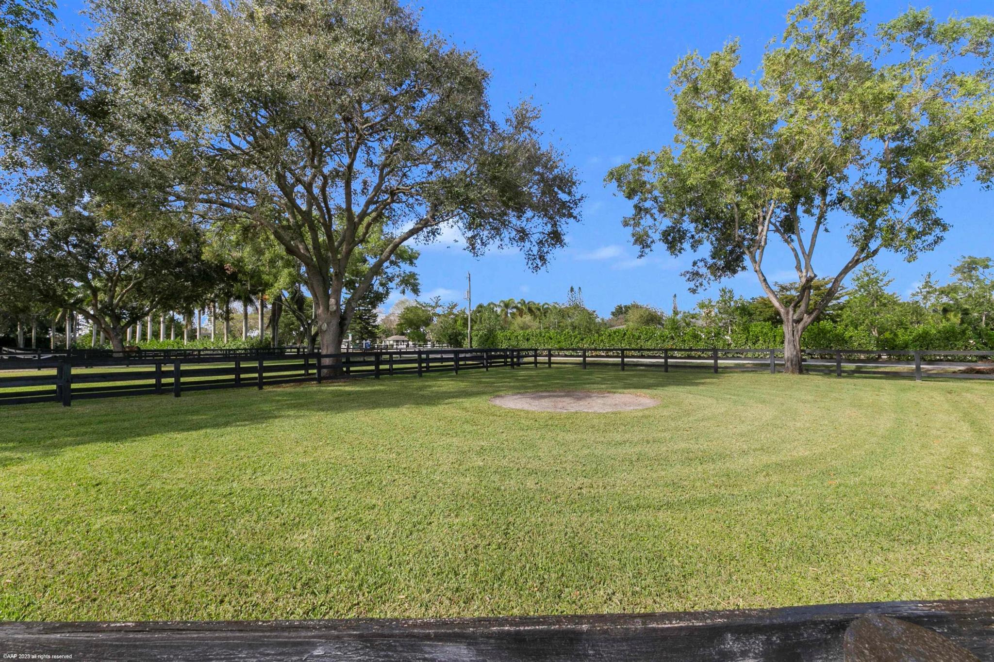 SADDLE TRAIL PARK OF WELL - Residential