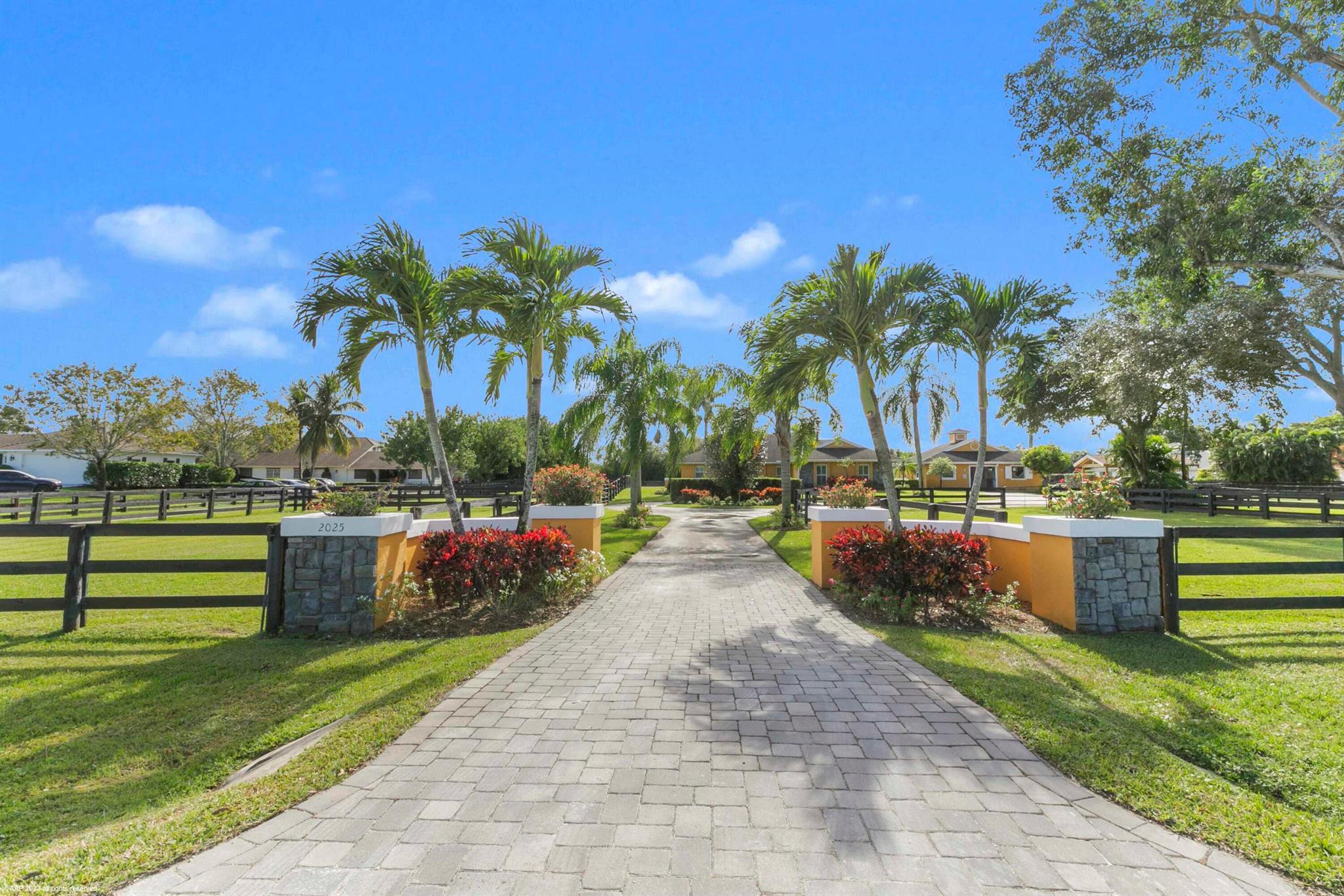 SADDLE TRAIL PARK OF WELL - Residential