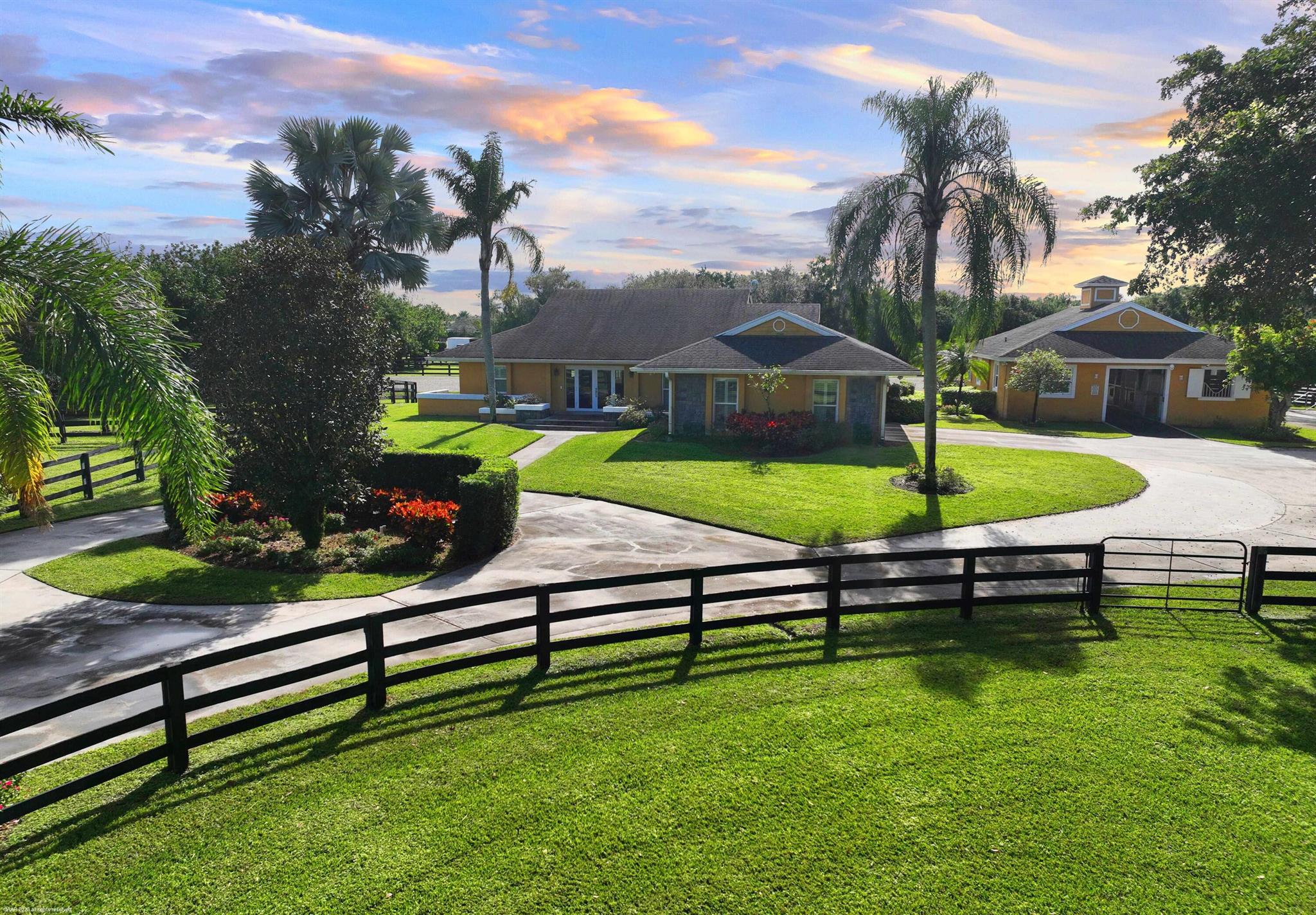 SADDLE TRAIL PARK OF WELL - Residential