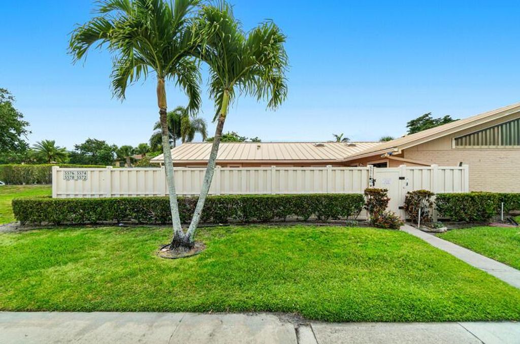 Photo of 5578 Golden Eagle Circle #5578, Palm Beach Gardens, FL 33418 (MLS # R11087689)