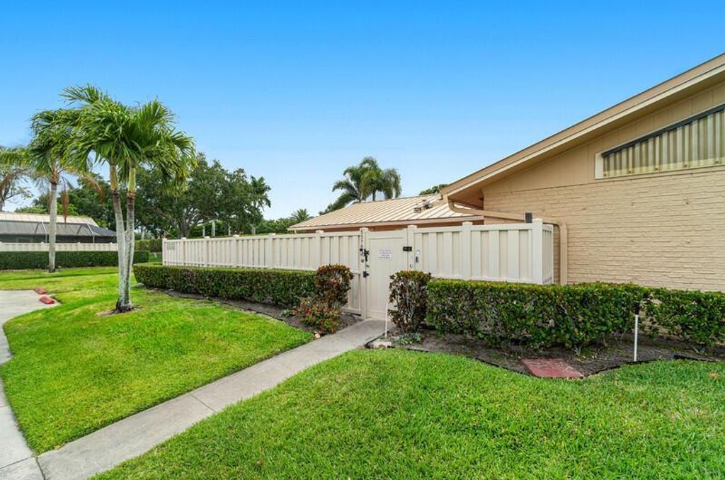 Photo of 5578 Golden Eagle Circle #5578, Palm Beach Gardens, FL 33418 (MLS # R11087689)