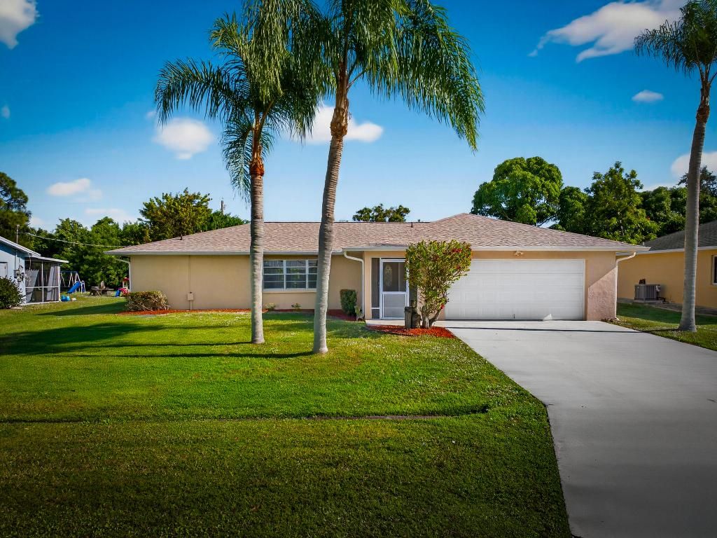 Photo of 649 SE Clifton Lane, Port Saint Lucie, FL 34983 (MLS # R11145036)