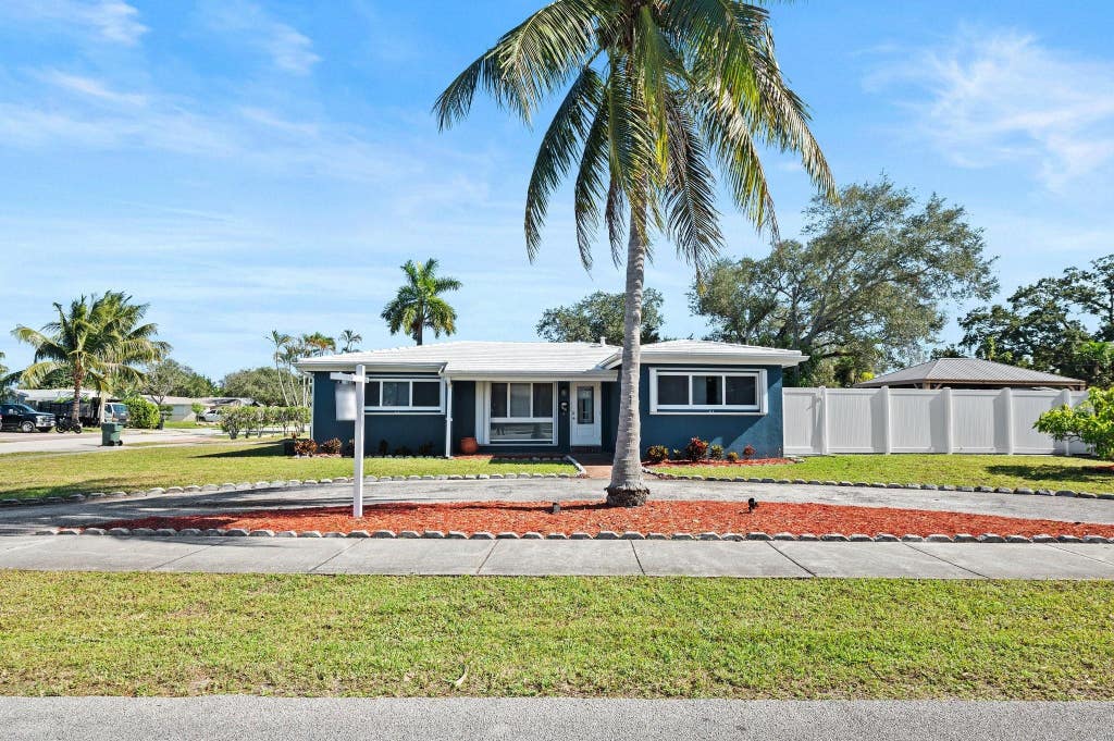 Photo of 1900 SW 33rd Avenue, Fort Lauderdale, FL 33312 (MLS # B26062241)