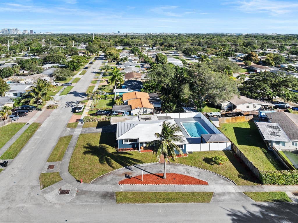 Photo of 1900 SW 33rd Avenue, Fort Lauderdale, FL 33312 (MLS # B26062241)