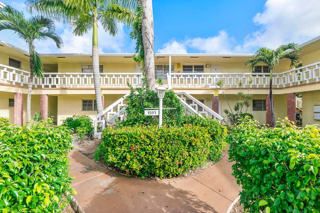 Photo of 1501 E Arthur Street #9, Hollywood, FL 33020 (MLS # B26051445)