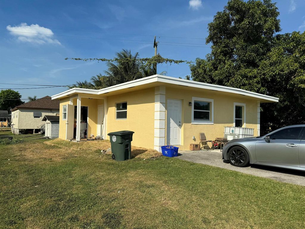 Photo of 648 SE 2nd Street, Belle Glade, FL 33430 (MLS # R11074313)