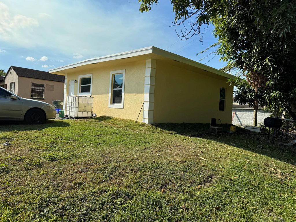 Photo of 648 SE 2nd Street, Belle Glade, FL 33430 (MLS # R11074313)