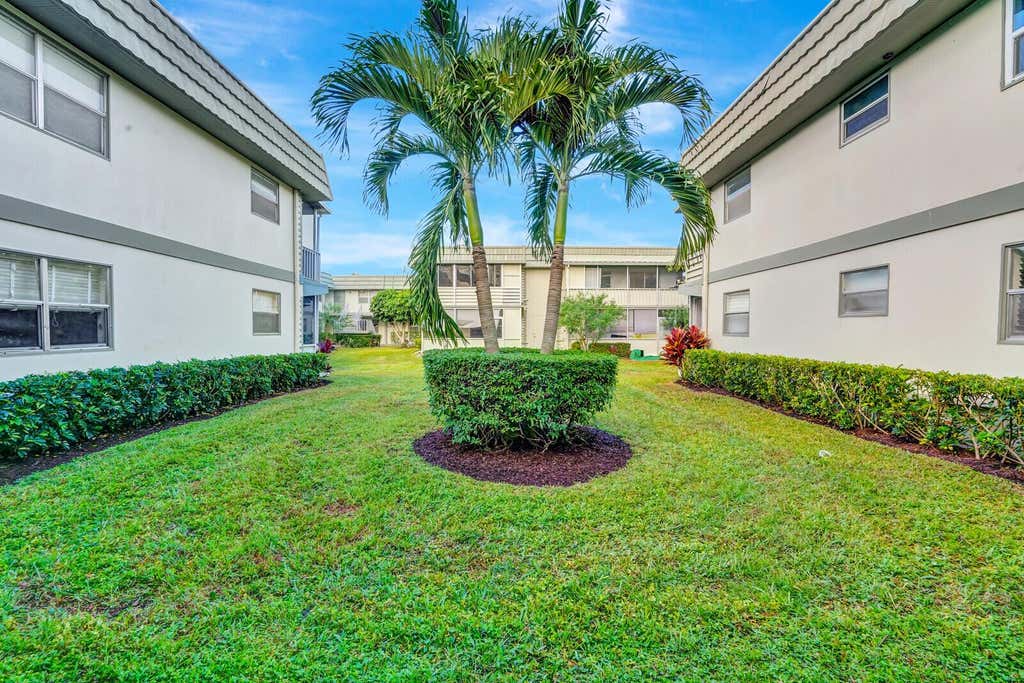 Photo of 229 Monaco E, Delray Beach, FL 33446 (MLS # R10933290)