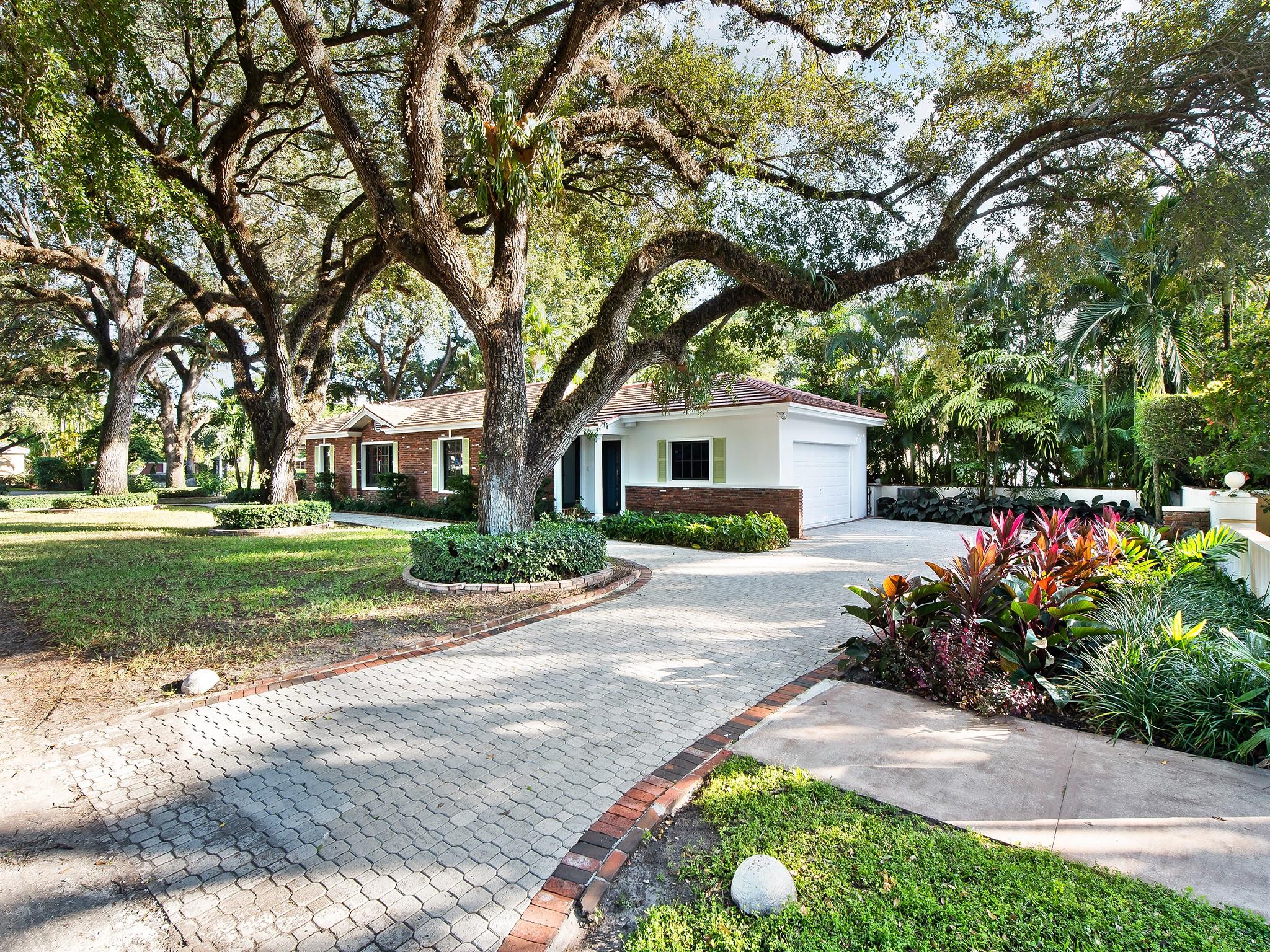 CORAL GABLES COUNTRY CLUB - Residential Lease