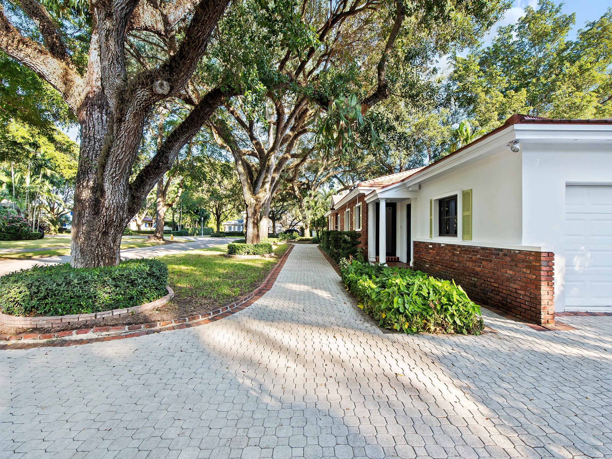 CORAL GABLES COUNTRY CLUB - Residential Lease