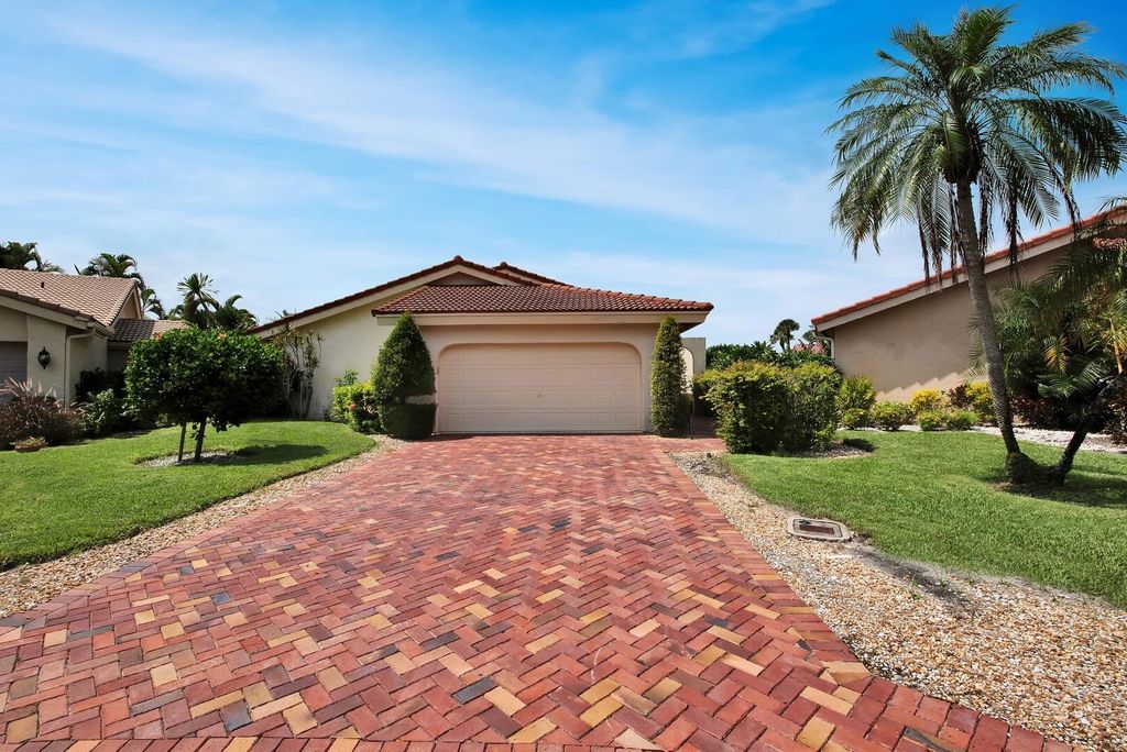 Photo of 5529 Lakeview Mews Terrace, Boynton Beach, FL 33437 (MLS # B26006360)