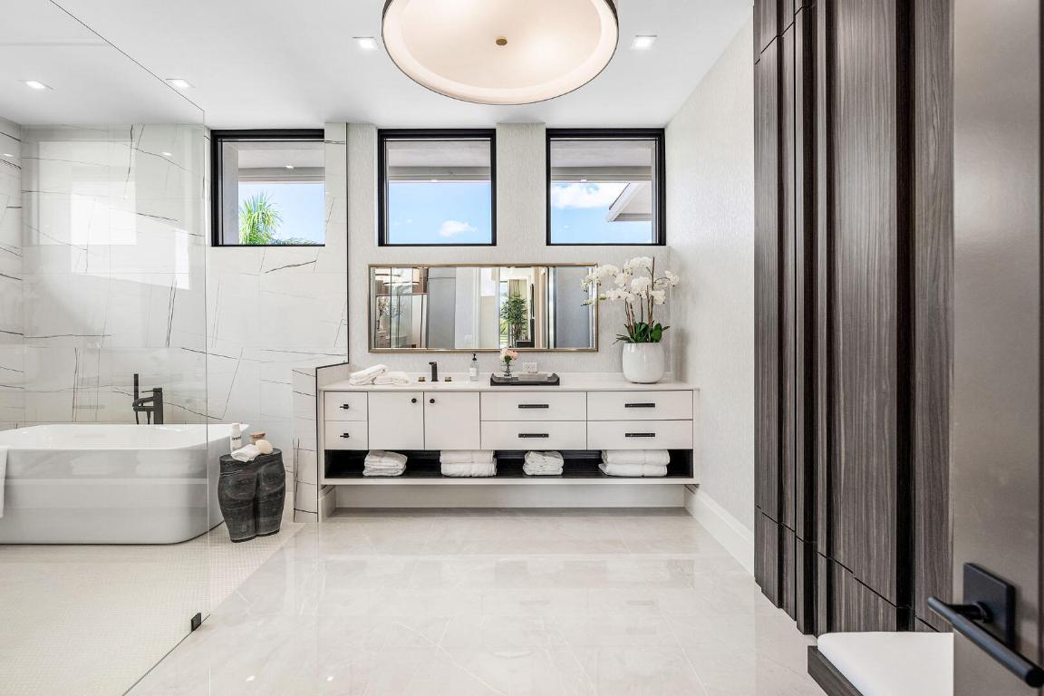 ROYAL PALM YACHT & COUNTRY CLUB - Residential