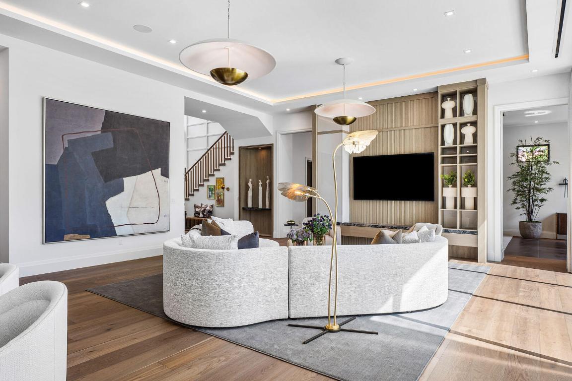 ROYAL PALM YACHT & COUNTRY CLUB - Residential