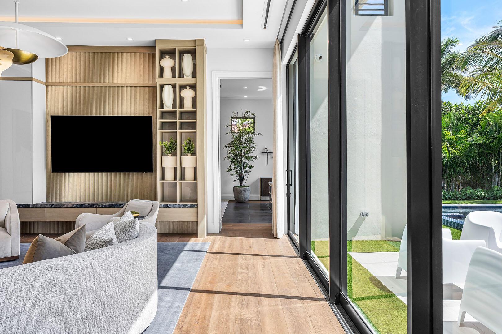 ROYAL PALM YACHT & COUNTR - Residential