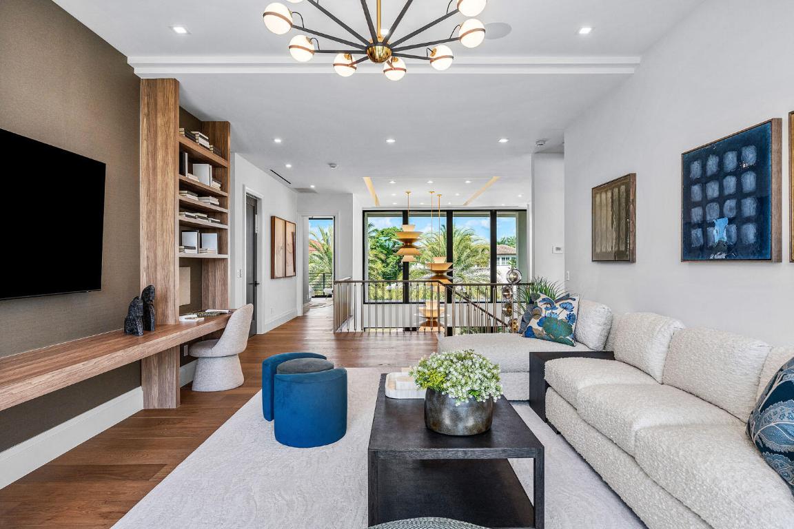 ROYAL PALM YACHT & COUNTRY CLUB - Residential