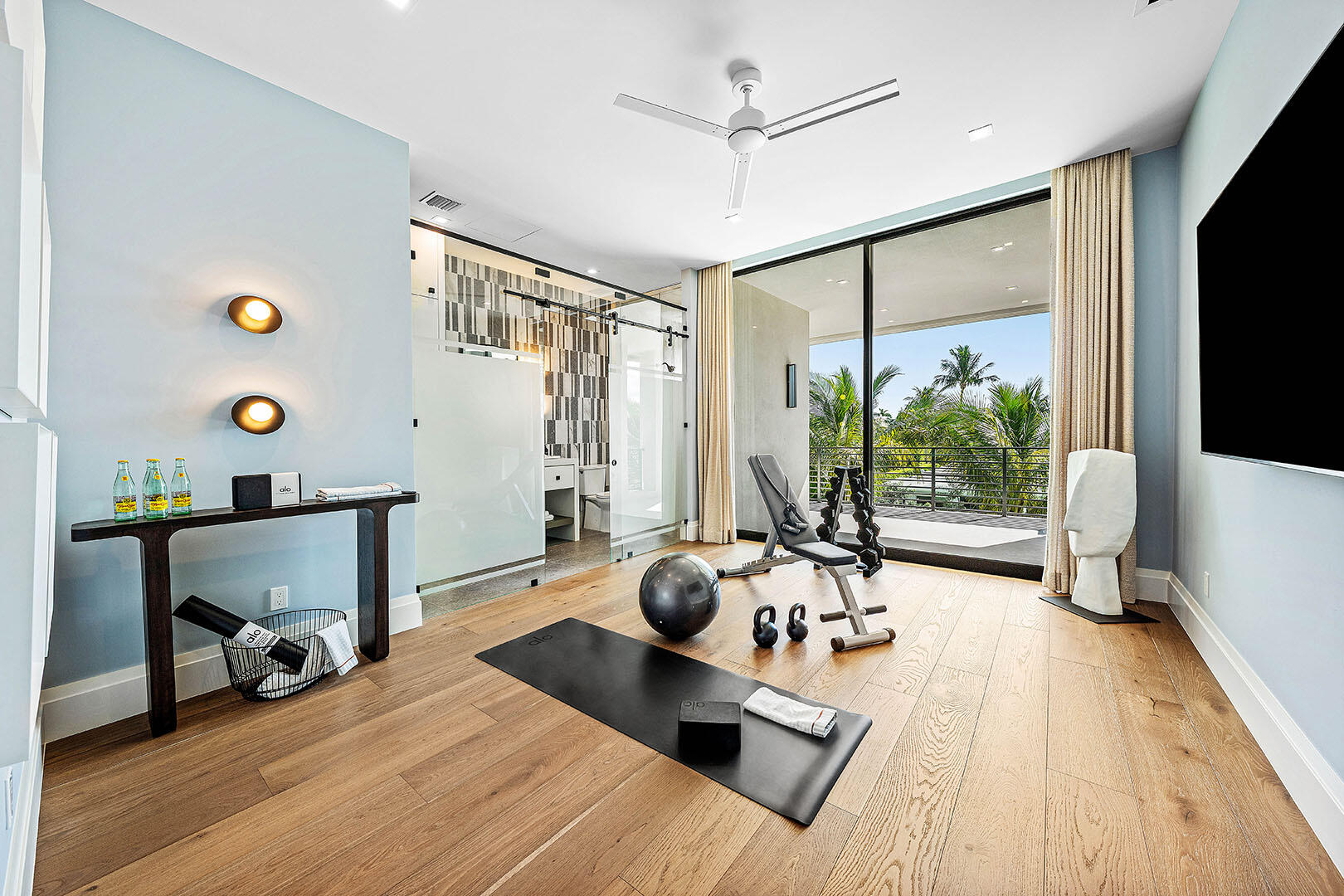 ROYAL PALM YACHT & COUNTRY CLUB - Residential