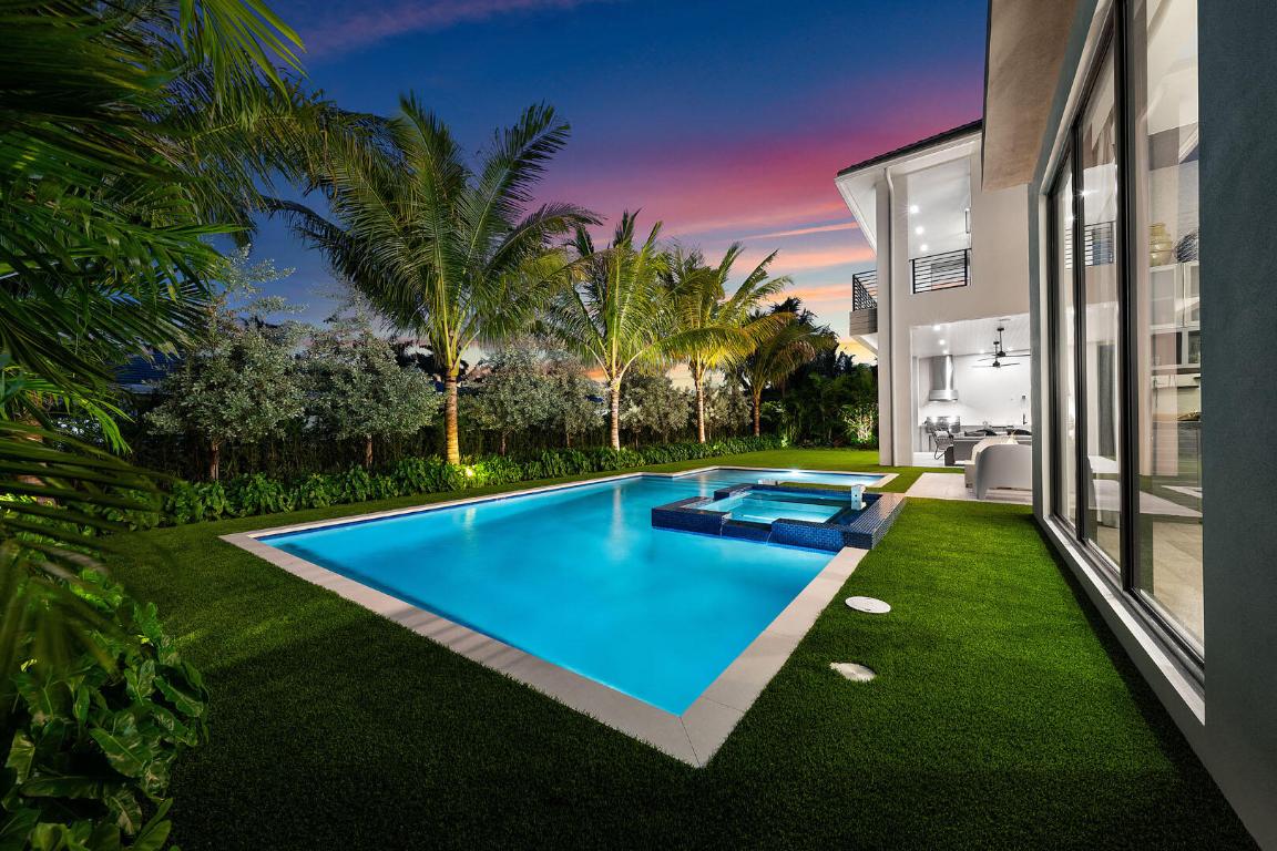 ROYAL PALM YACHT & COUNTRY CLUB - Residential