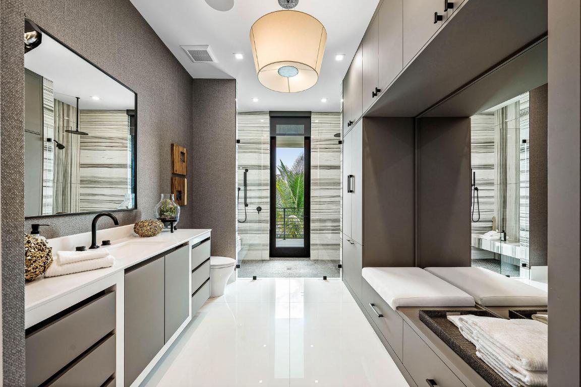 ROYAL PALM YACHT & COUNTRY CLUB - Residential