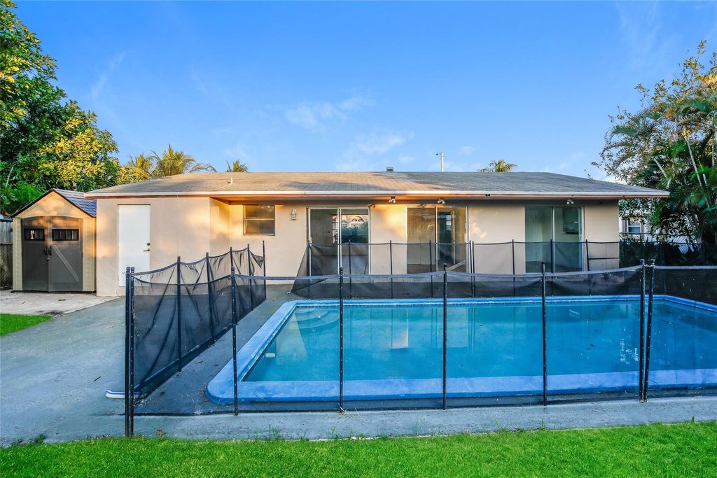 Photo of 1411 SW 5th Ter, Deerfield Beach, FL 33441 (MLS # F10542177)