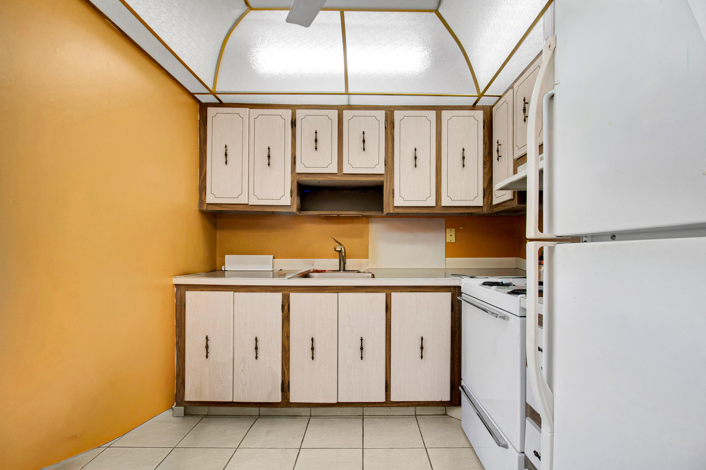 KINGS POINT CAPRI CONDOS - Residential