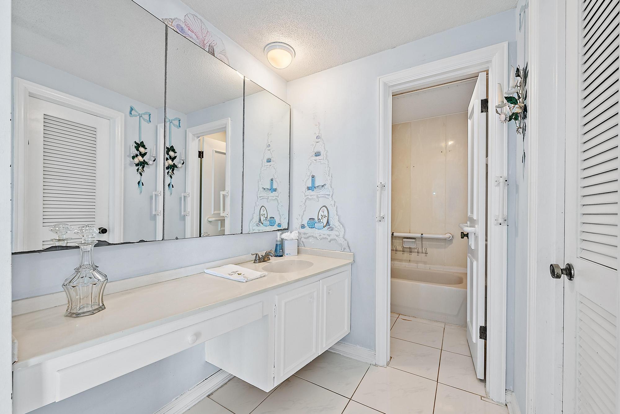 TOWER VALLENCAY OF IBIS I - Residential