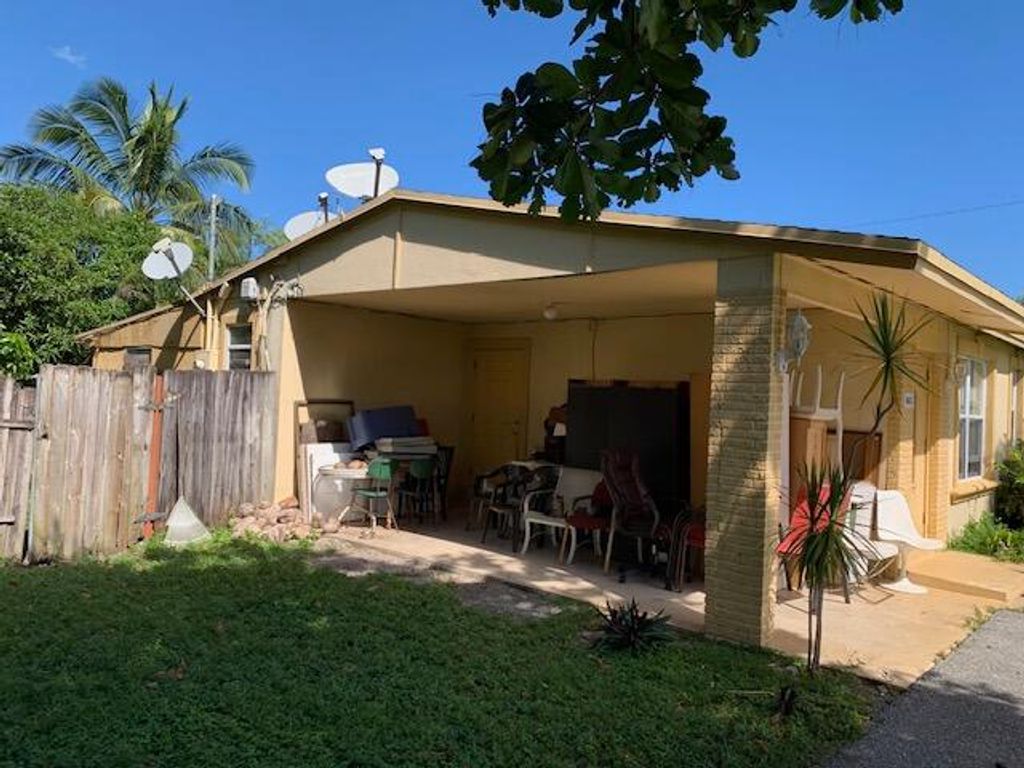 Photo of 1613 Paxton Avenue, Mangonia Park, FL 33407 (MLS # R10932181)