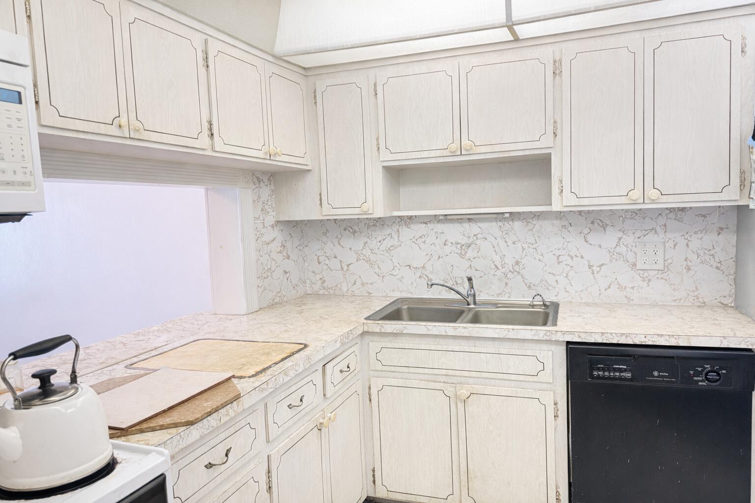 FIRST GULFSTREAM GARDEN - Residential