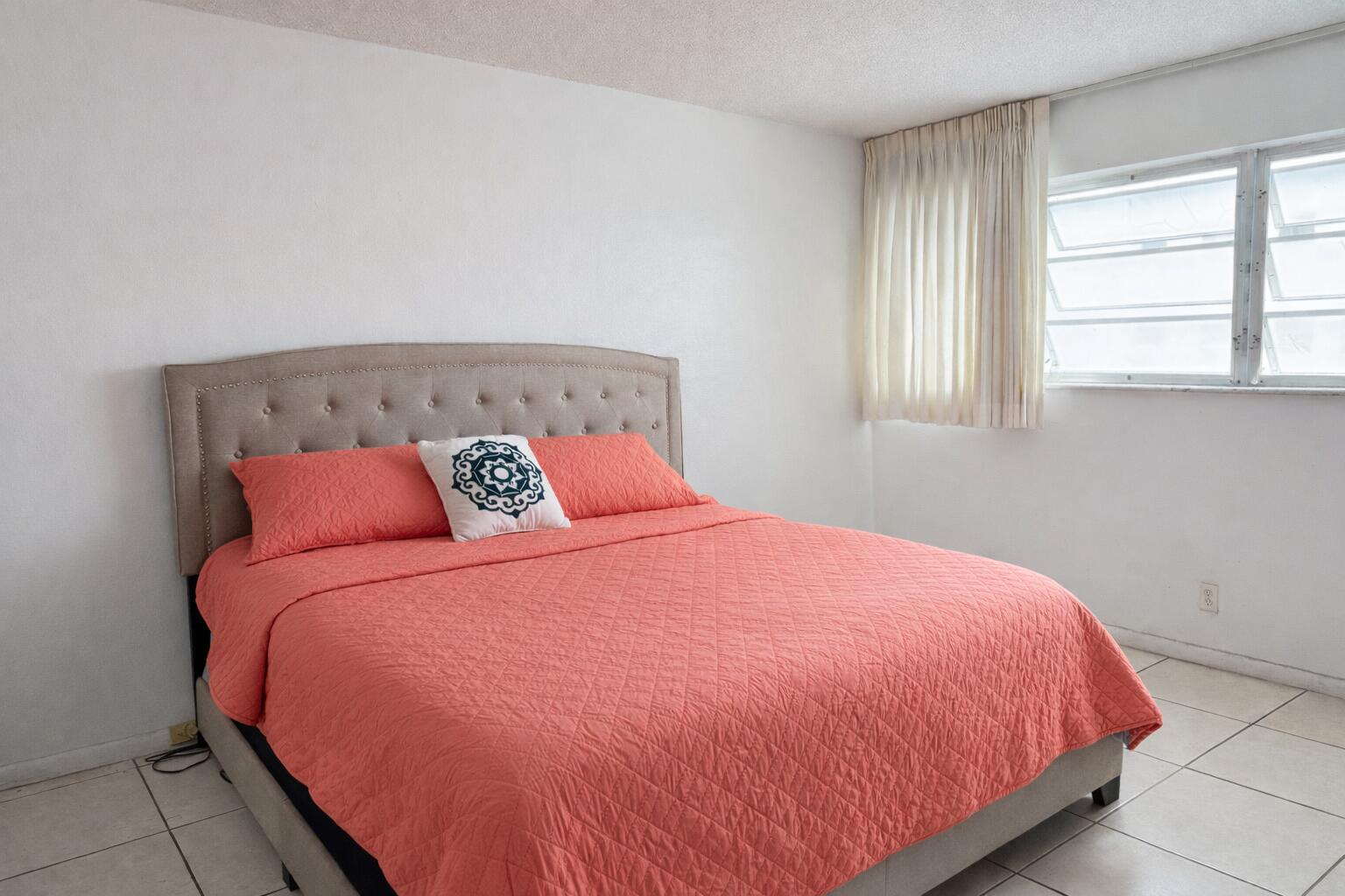 FIRST GULFSTREAM GARDEN - Residential