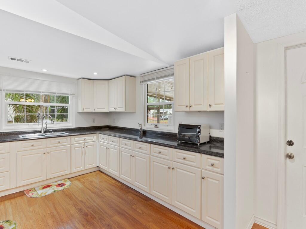 TROPICAL ISLES - Residential