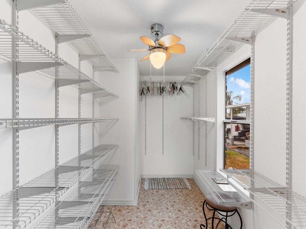 TROPICAL ISLES - Residential