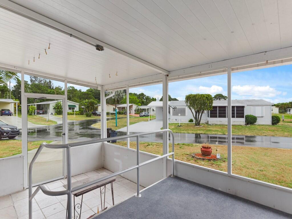 TROPICAL ISLES - Residential