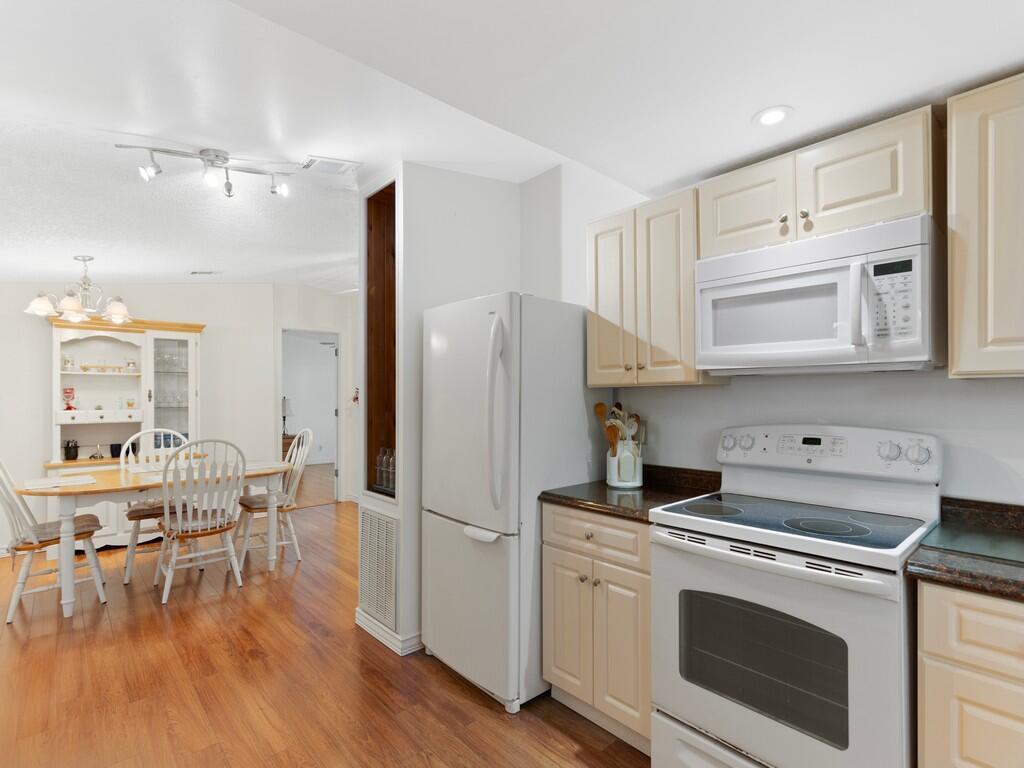 TROPICAL ISLES - Residential