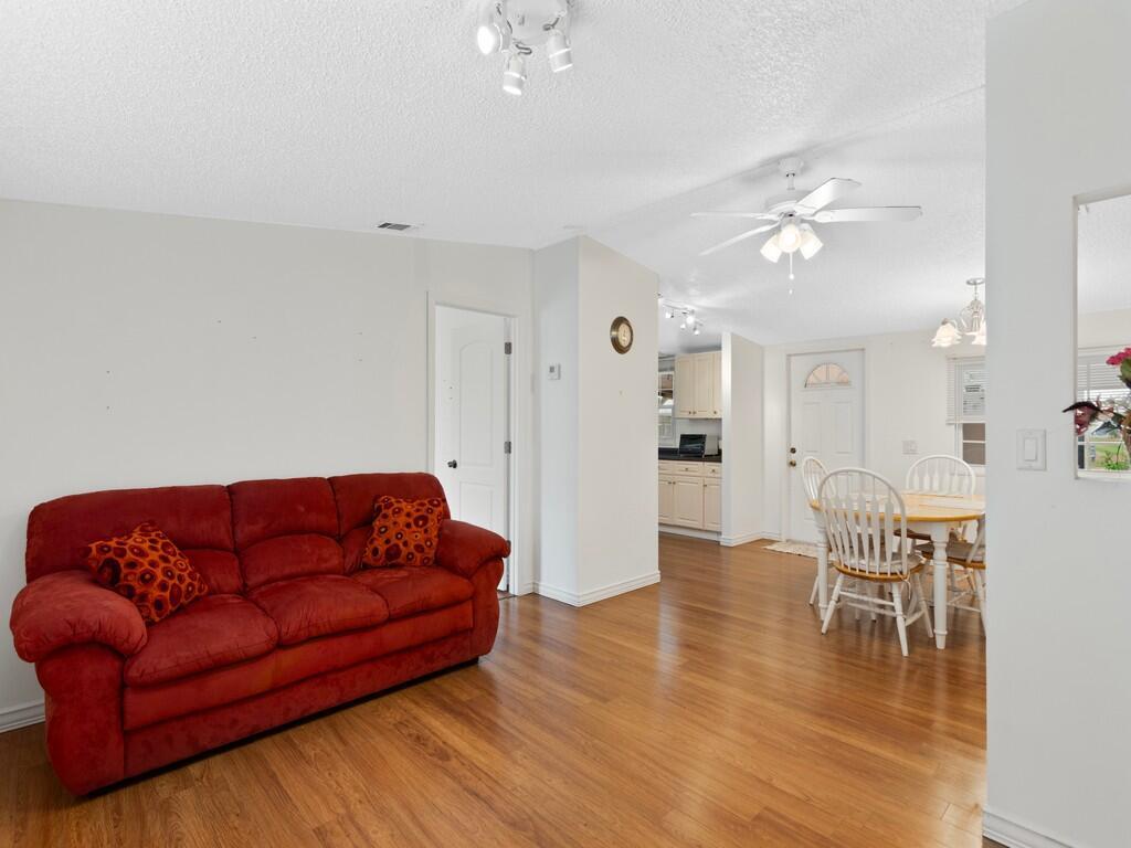 TROPICAL ISLES - Residential