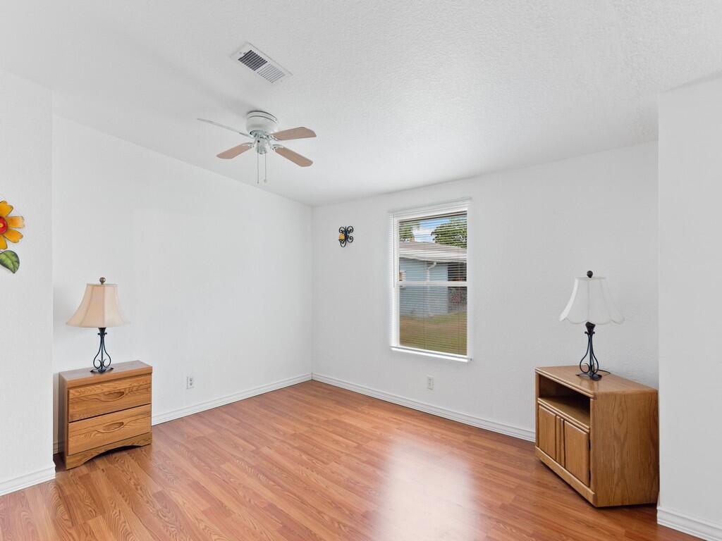 TROPICAL ISLES - Residential