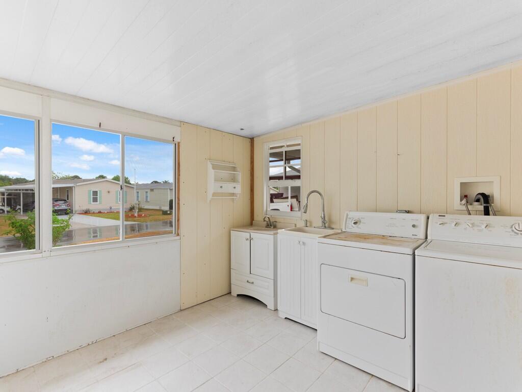 TROPICAL ISLES - Residential