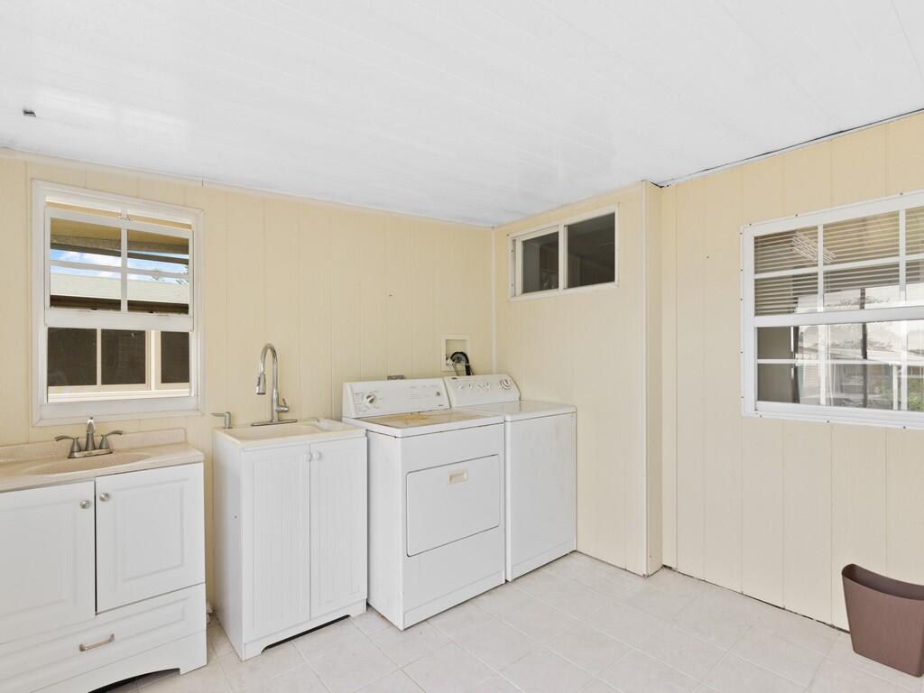 TROPICAL ISLES - Residential