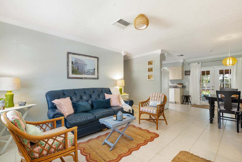 Photo of 808 Iroquois Street, Jupiter, FL 33458 (MLS # B26042607)
