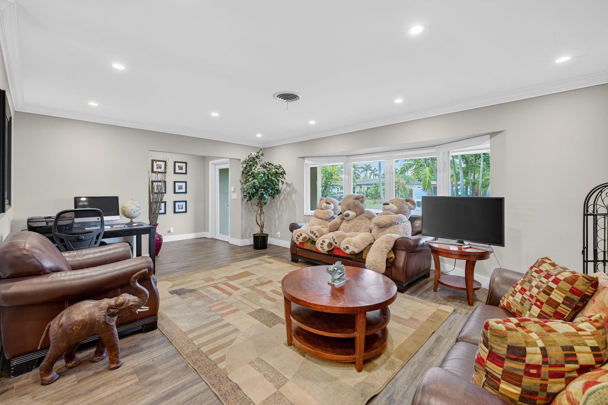 380 NW 35th Ct