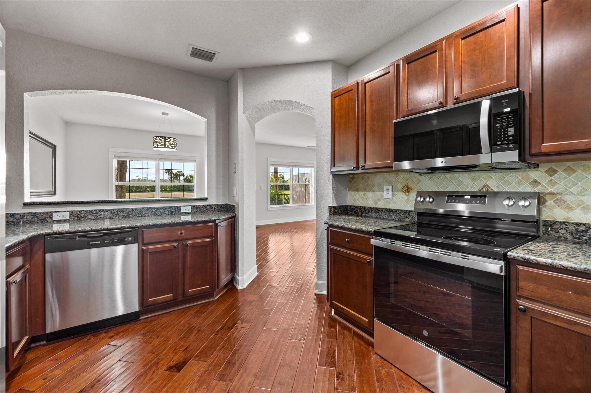 VERONA PALMS - Residential Lease